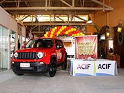 ACIF premia dona de casa com Jeep Renegade pela campanha ‘Sonhos que valem ouro’