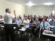 Empresários do Projeto Incubadora passam por treinamento de planejamento de vendas