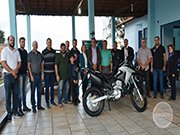 Acico faz doação de moto à Guarda Municipal de Conchal