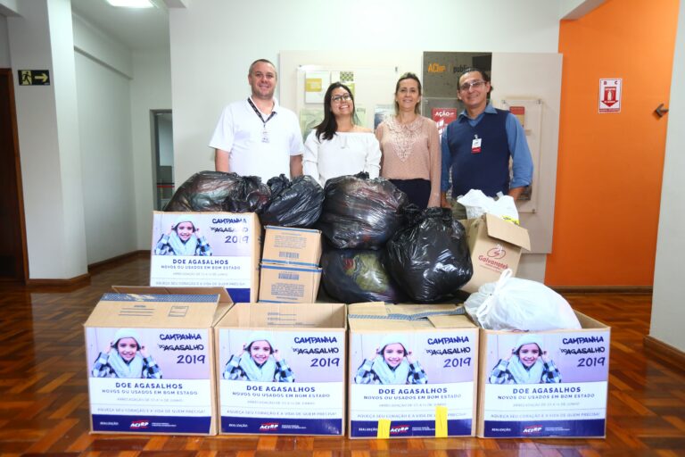 ACIRP entrega doações da Campanha do Agasalho