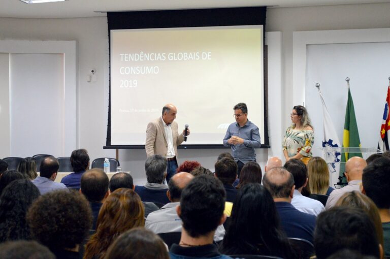 Encontro promovido pelo DNI-ACIF atrai mais de cem empresários