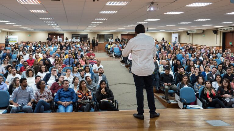 Geraldo Rufino leva 400 pessoas ao Café Show da ACE