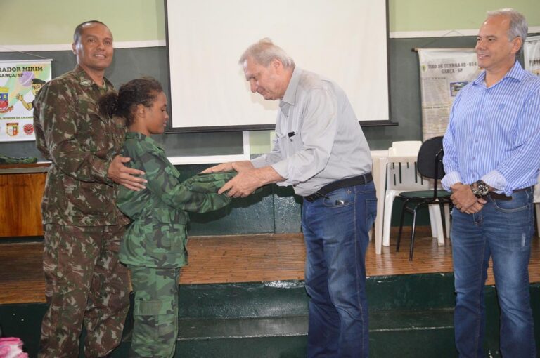 Presidente da Facesp prestigia entrega de uniformes