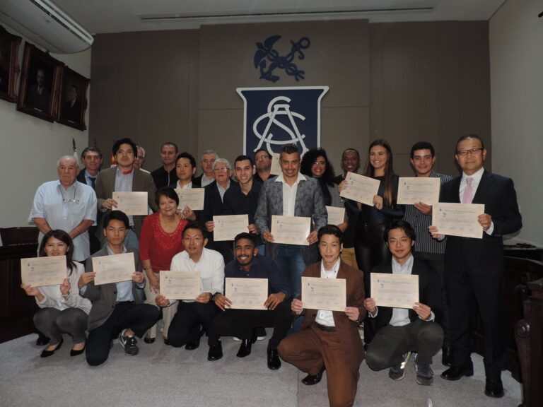 Alunos da 69ª turma do Curso de Classificação e Degustação de Café da ACS recebem diploma
