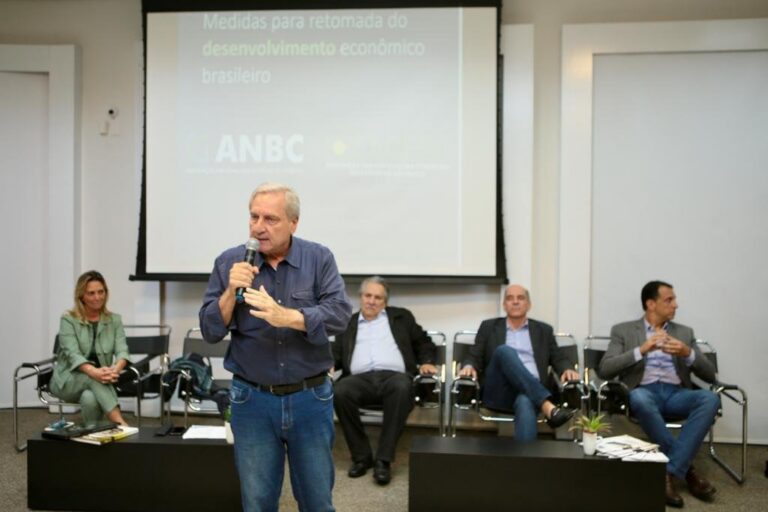 Presidente da Facesp defende modelo liberal que valorize o empreendedorismo