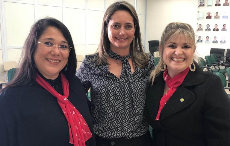 Tatiane Galhardo da ACIG Garça recebe voto de Congratulações e Aplausos
