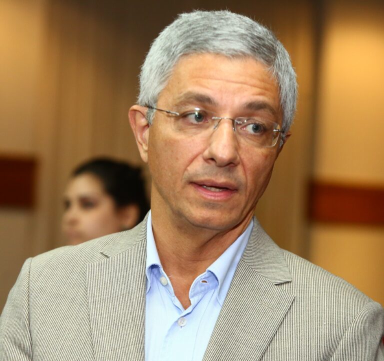 Economistas discutem cenário político e econômico do Brasil na ACIRP