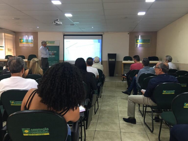 ACMC recebe opinião de comerciantes sobre ampliação de vagas rotativas de estacionamento