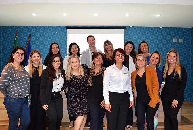 Núcleo de Mulheres Empreendedoras recebe Digital Influencer