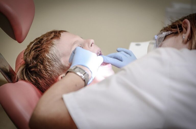 Associação de Cirurgiões-Dentistas, Prefeitura e ACIF promovem ação contra o câncer bucal