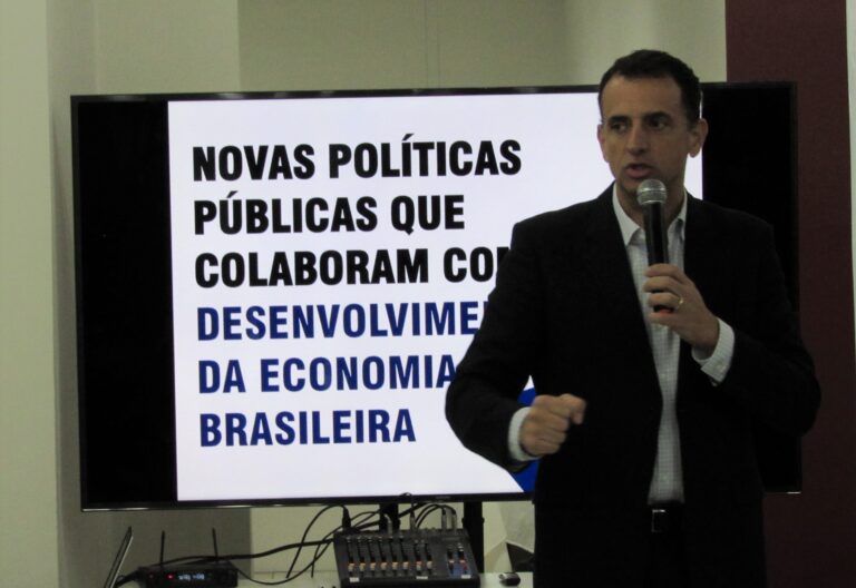 Empreendedores se reúnem para discutir as novas políticas públicas que vão colaborar com a economia