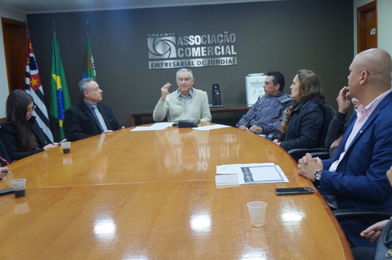 Em reunião na ACE, Conseg apresenta conteúdo de cartilha sobre golpes