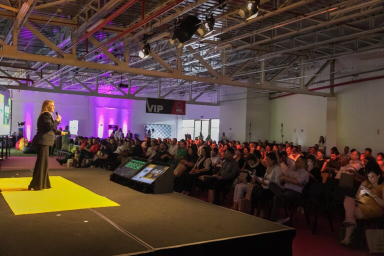 Mais de 400 pessoas participaram da abertura da   7ª Semana de Negócios e Empreendedorismo