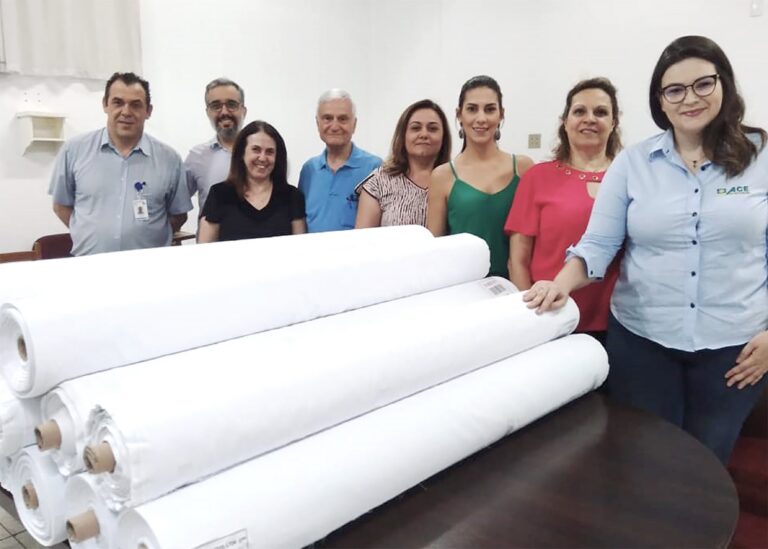 Mulheres Empreendedoras entregam doação à Santa Casa
