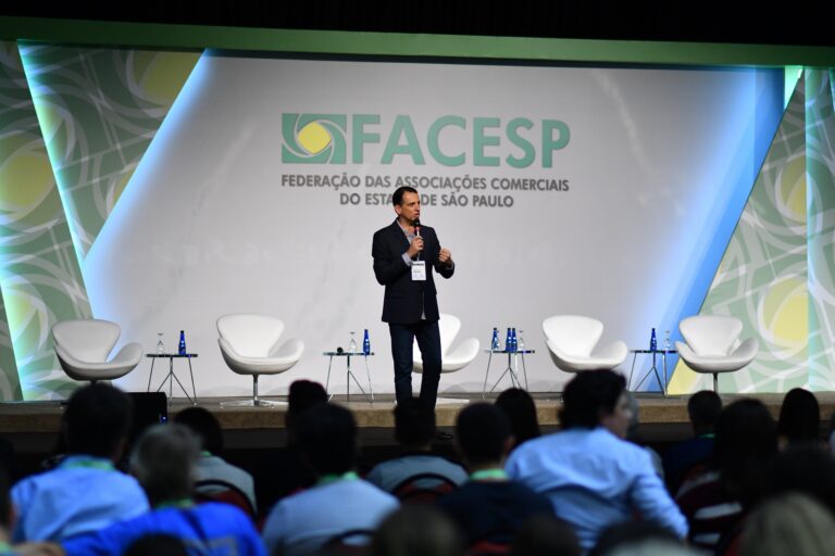 “Frente Parlamentar em Defesa das ACs vai proteger empreendedores de ‘tsunami de legislações’”, diz Bertaiolli