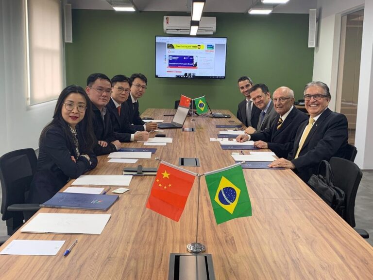 Empresários chineses conhecem o projeto da Feira Eletrônica Virtual da Facesp