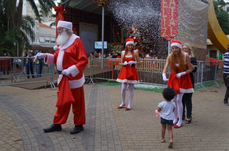 ACE inaugura cenário de Natal no Centro