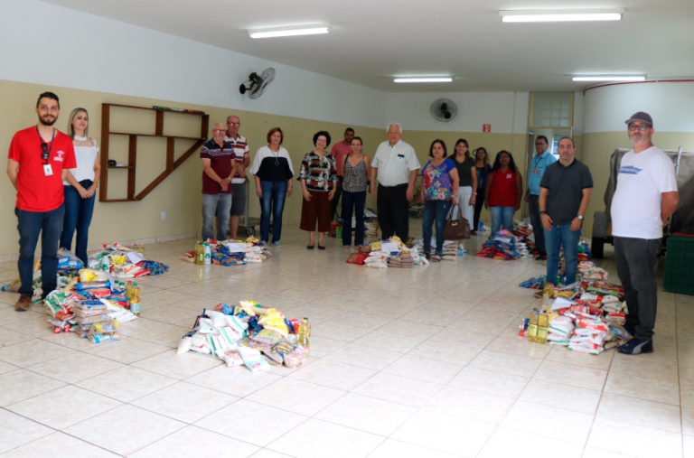 Caminhada Azul e Rosa 2019 arrecada 769kg de alimentos