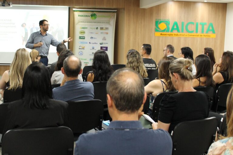 Café de Negócios da Aicita aborda importância do relacionamento criativo
