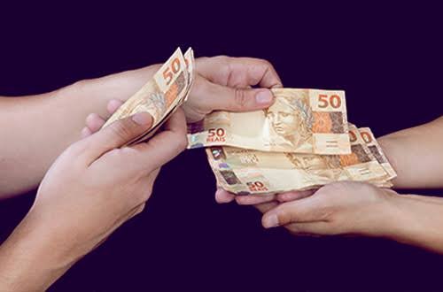 Cresce número de brasileiros que preferem comprar à vista