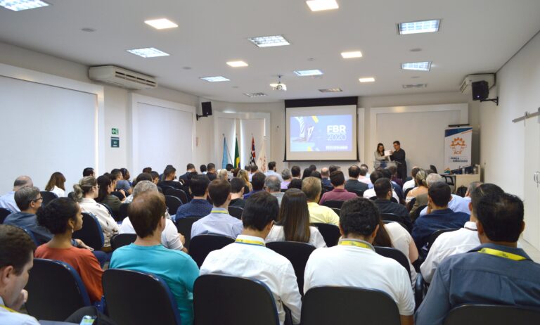 Economia Global: palestra promovida pelo DNI-ACIF e Banco do Brasil atrai mais de cem empresários