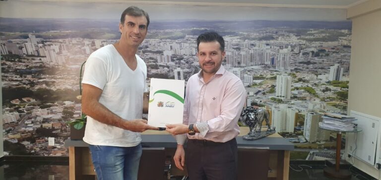Jundiaí libera mesas e cadeiras em calçadas
