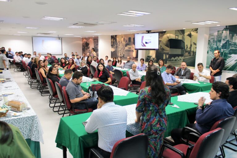 Empresários portugueses na associação comercial