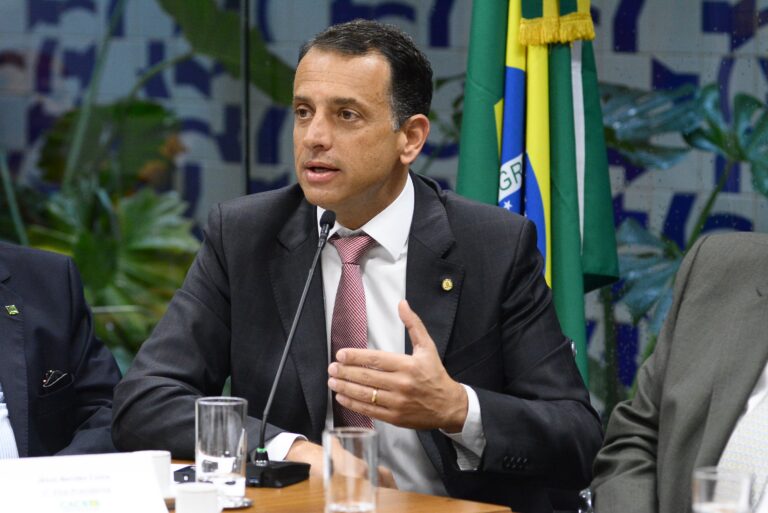 Projeto para que MPEs, optantes do Simples, negociem as dívidas com a União começa a tramitar no Senado