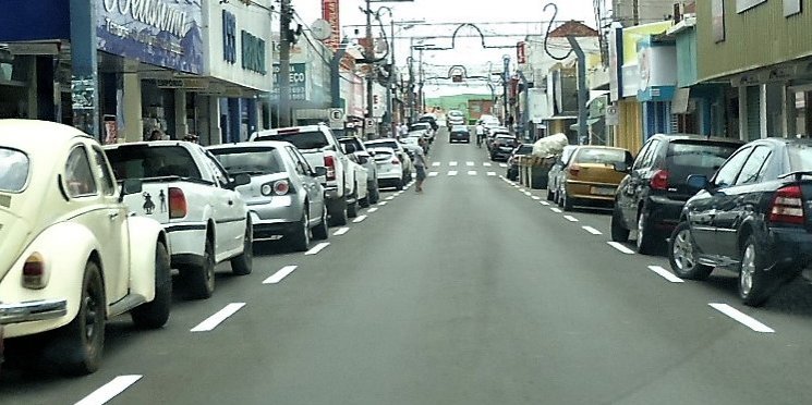 Comércio de Pompeia funciona somente a tarde na sexta-feira