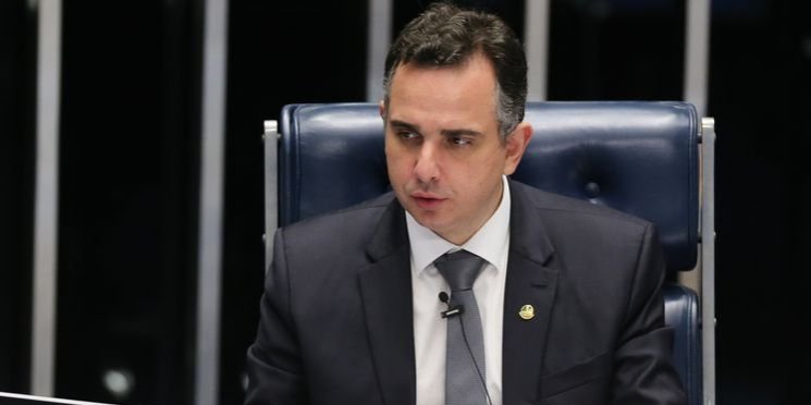 Presidente do Senado fala sobre política nacional em posse na Facesp