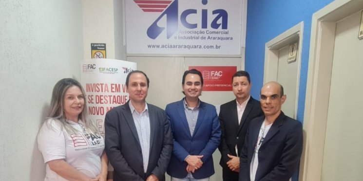 Diretor da Faculdade do Comércio visita polo da FAC na ACIA Araraquara, terceiro maior do Estado em alunos matriculados