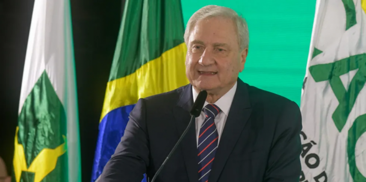 Cotait toma posse como presidente da CACB