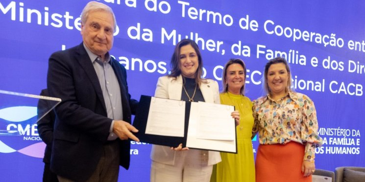 CMEC assina acordo de cooperação com o Ministério da Mulher