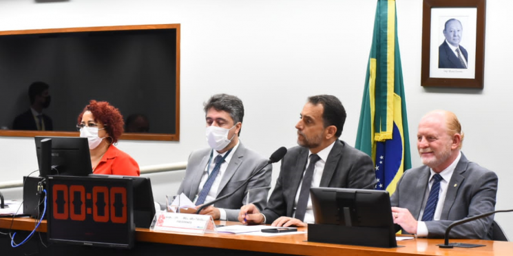 Simplificação tributária: avança projeto que unifica padrão para nota fiscal